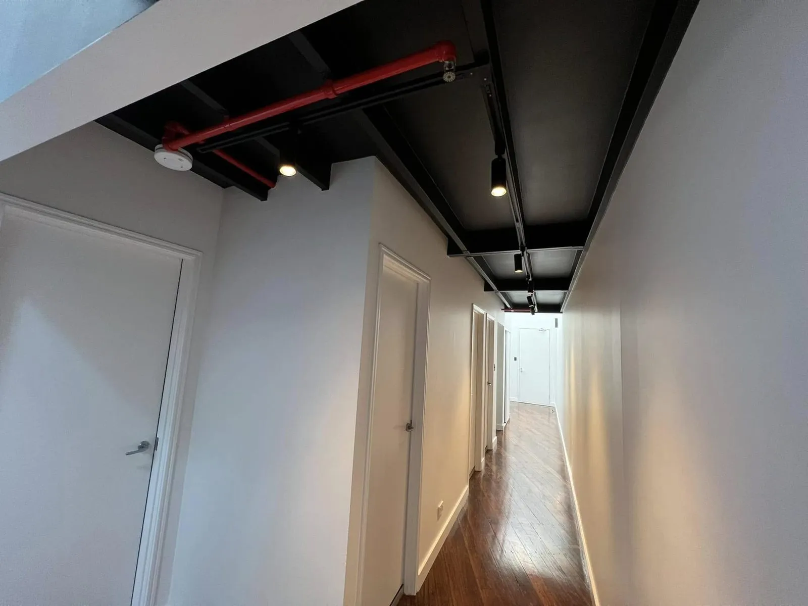 Heritage warehouse apartment with 6m ceilings, photo 1