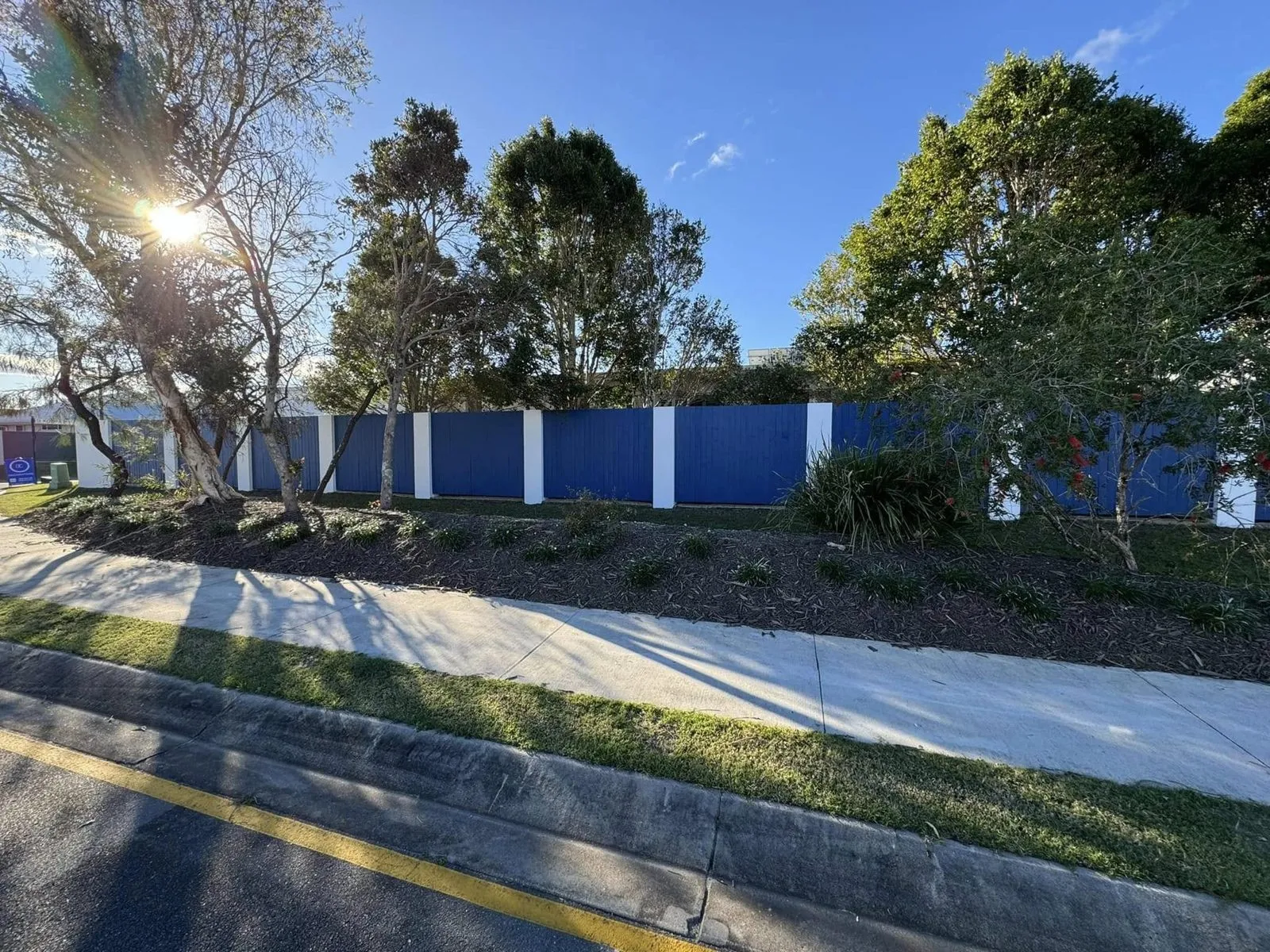 Rendered exterior and blue fence, photo 3