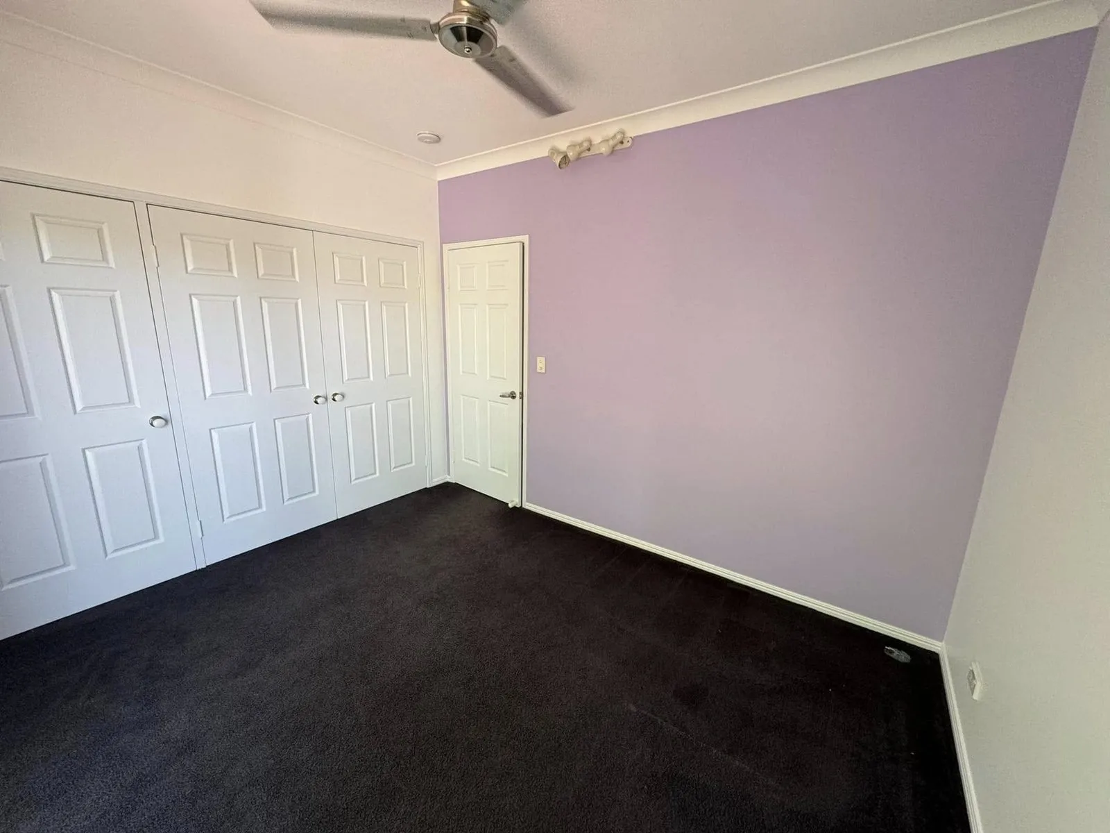 Kids' bedrooms with rainbow feature walls, photo 3