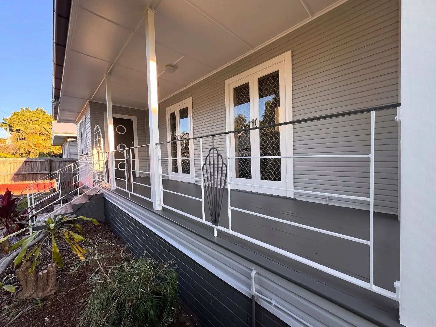 Post-war weatherboard exterior restoration, Annerley, photo 3