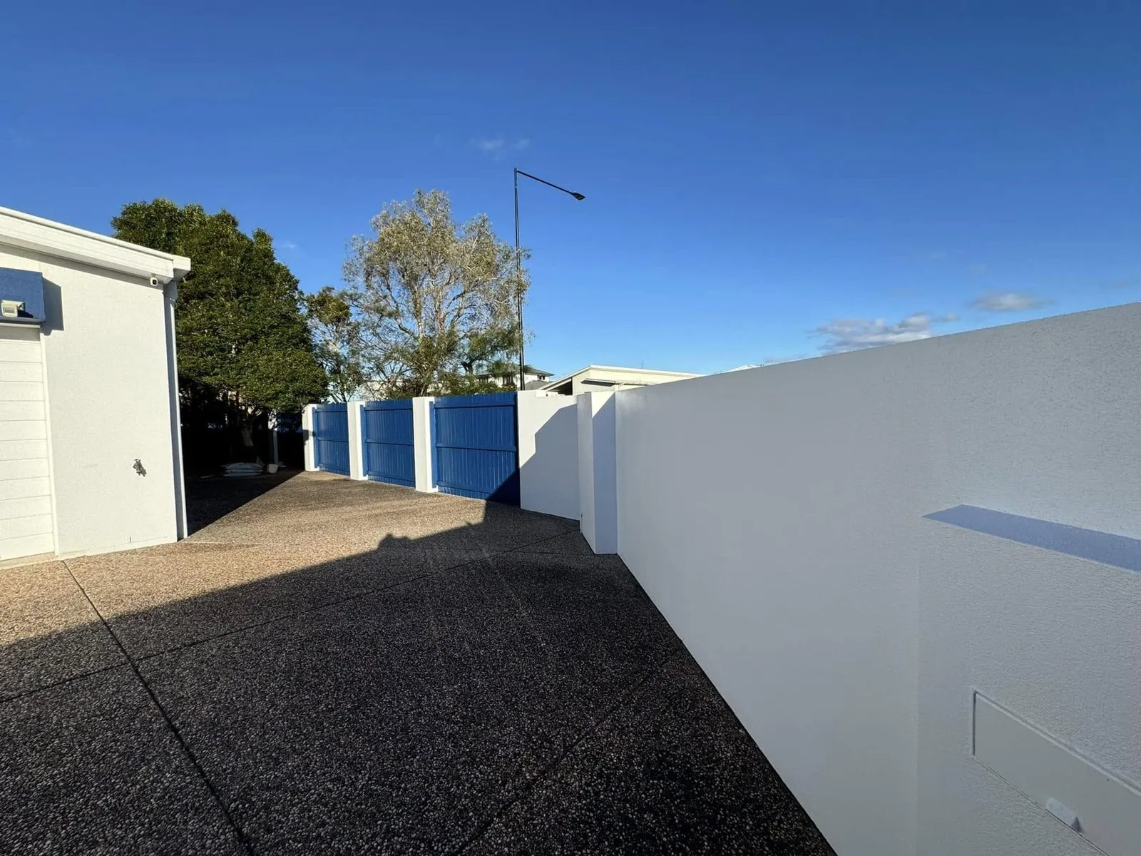 Rendered exterior and blue fence, photo 6