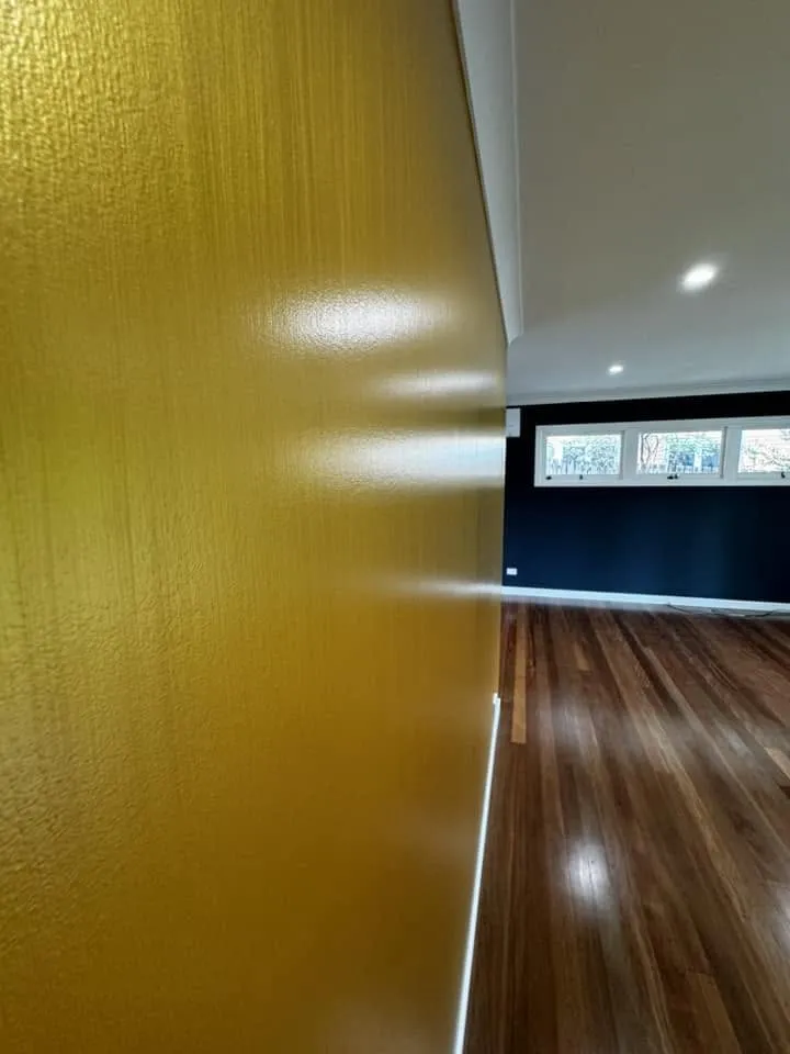 Renovation with dark and gold feature walls, photo 6