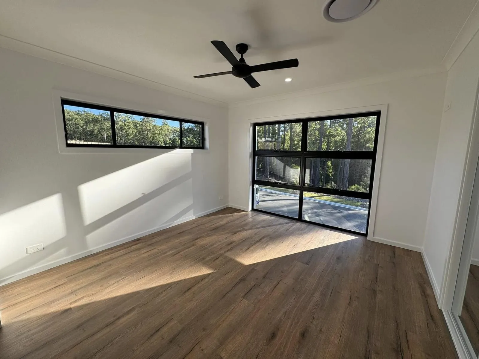 New build, inside and out, Spring Mountain, photo 7