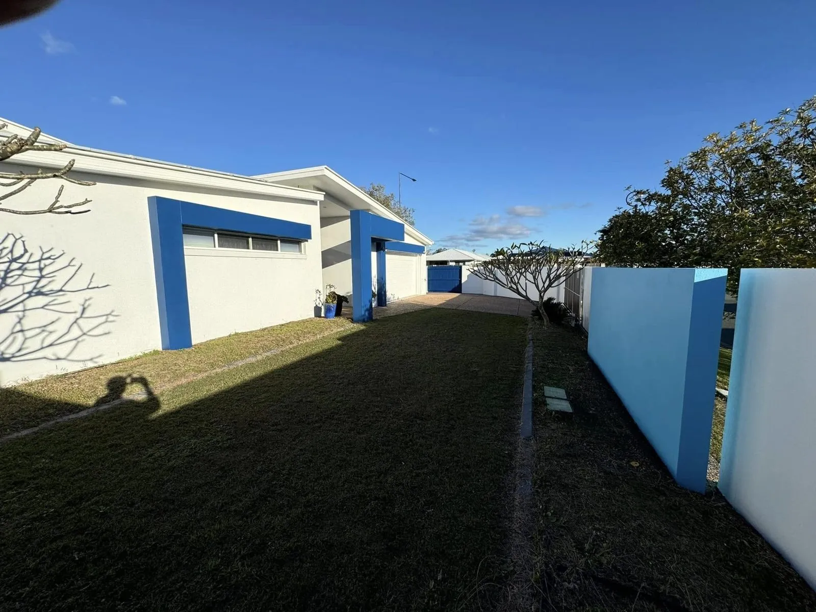 Rendered exterior and blue fence, photo 7