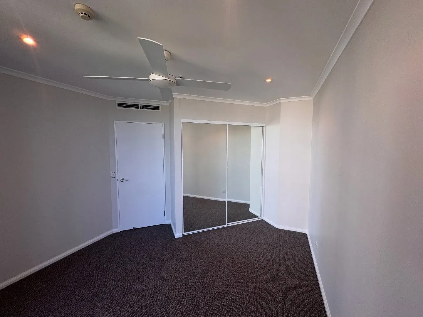 Riverside apartment interior, Kangaroo Point, photo 9