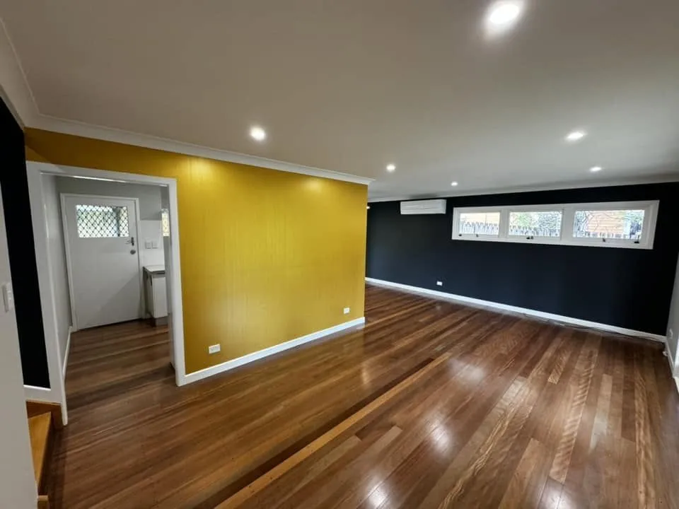 Renovation with dark and gold feature walls, photo 10